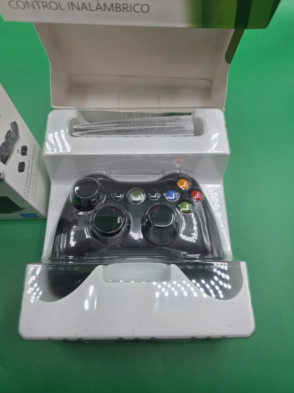 Official Xbox 360 Wireless Controller + Nyko Dual Charge Base 360 S Bundle